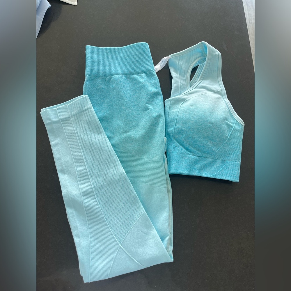 NWOT SPORT  YOGA OMBRÉ PADDED SET M